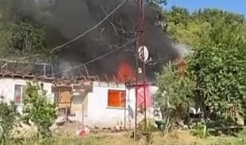 Elektrik kontağından çıkan yangın evi kullanılmaz hale getirdi
