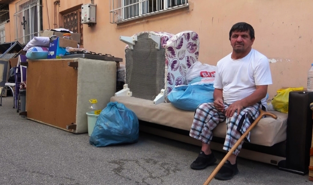 Engelli aile kira yüzünden sokağa atıldı!