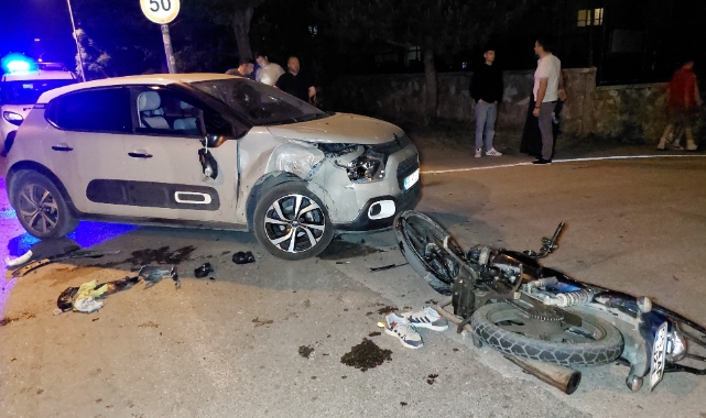 Feci kaza! Motosiklet ile otomobil çarpıştı