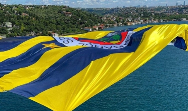 Fenerbahçe bayrağı köprüleri süsledi