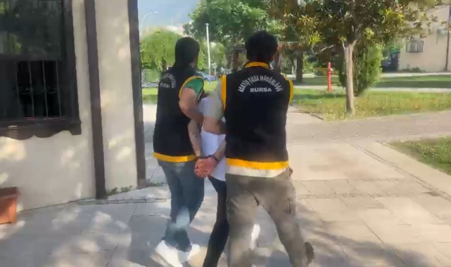 Suç makinesi broşür dağıtırken yakalandı