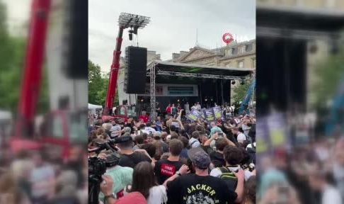 Fransa'da aşırı sağ protesto edildi