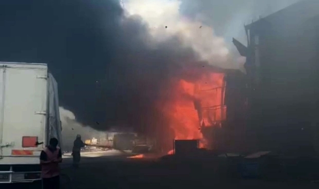 Gebze'de fabrika alev topuna döndü