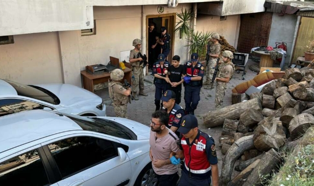 Göçmen kaçakçılığı çetesine operasyon