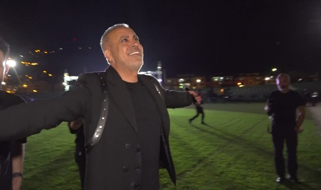 Haluk Levent'ten Amasya'da tribünde konser