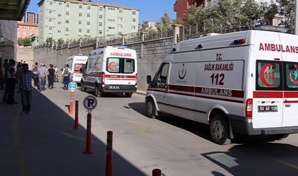 Hastane önünde kavga: 5 yaralı!