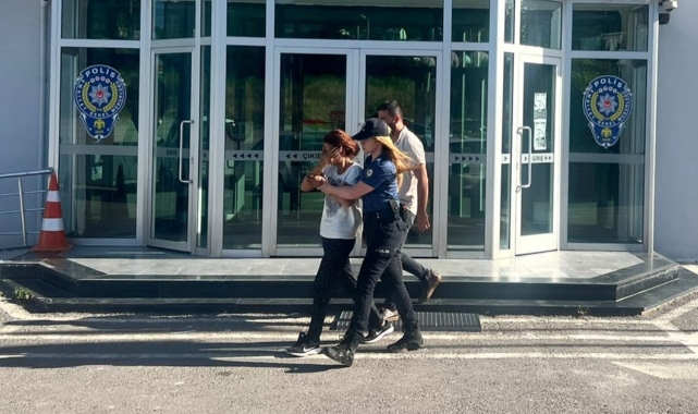 Hırsızlıktan aranıyordu, aynı suçu işleyeceği sırada yakalandı!