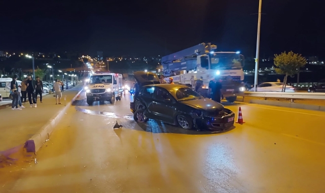 İki otomobil çarpıştı: 4 yaralı