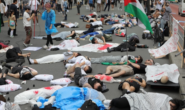 Japonya'da İsrail'in soykırımına dikkat çeken gösteri
