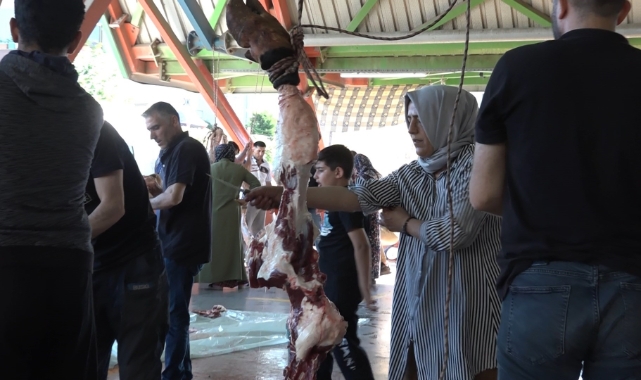 Kadın kasaplar Kurban Bayramı'nda becerilerini sergiledi