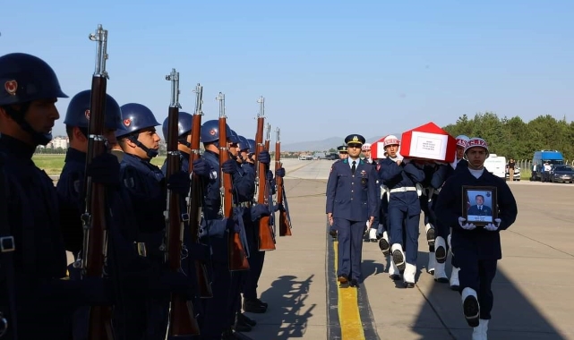 Kayseri şehitleri İzmir'e uğurlandı