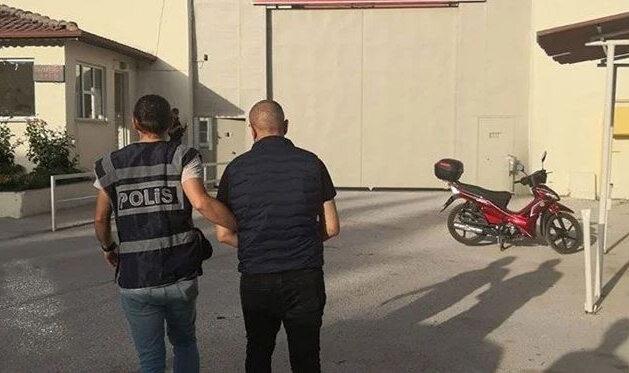 Kendilerini polis olarak tanıtıp 800 bin TL vurgun yaptılar