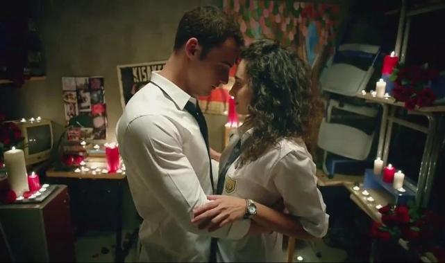 Kerem Bürsin ile Hande Doğandemir yıllar sonra bir arada