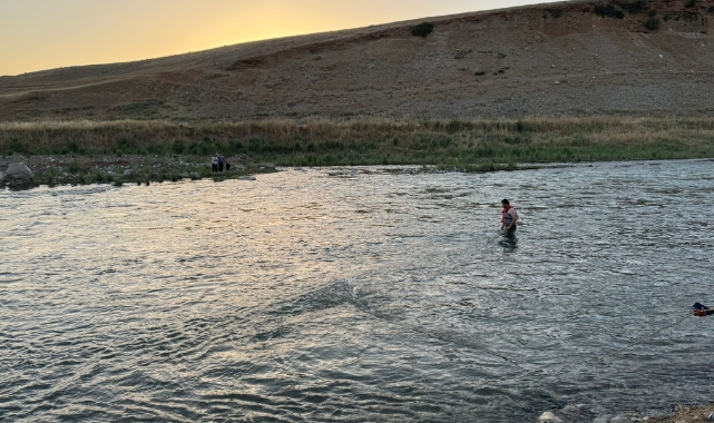 Kezar Çayı'nda mahsur kalan 11 kişi kurtarıldı