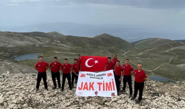 Komandolar 185. yılda Türk bayrağını Bursa’nın zirvesine taşıdı