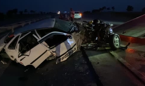 Konya'da otomobil bariyerlere çarptı: 2 yaralı