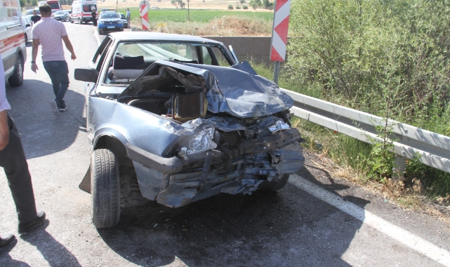 Konya’da süt kamyoneti ile otomobil çarpıştı!