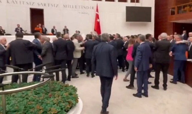 Meclis'te Milletvekilleri birbirine girdi