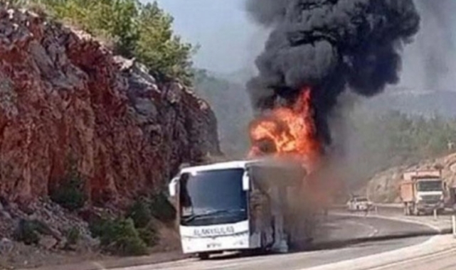 Mersin'de 34 yolcu bulunan otobüsü alev aldı