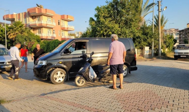 Minibüs ile motosiklet çapıştı: 1 yaralı