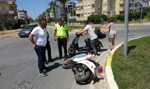Motosiklet ile otomobil kavşakta çarpıştı: 2 yaralı