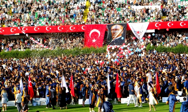 MSKÜ'de mezuniyet sevinci