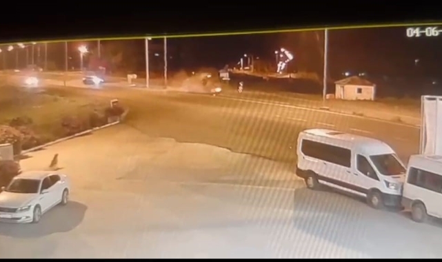 Önündeki araca çarpan otomobil takla attı: 2 yaralı