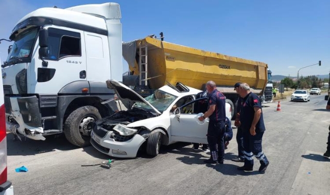 Otomobil ile kamyon çarpıştı: 1 ölü, 1 yaralı