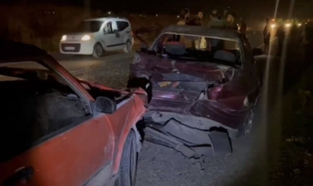 Otomobil karşı şeride geçip başka bir otomobille çarpıştı: 5 yaralı