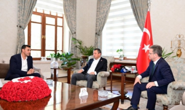 Özgür Özel, Manisa'da ziyaretlerde bulundu