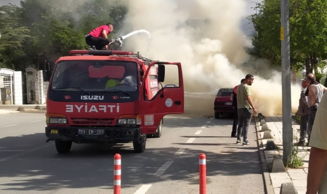 Park halindeki araç bir anda alev aldı!