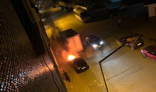 Park halindeki araç aniden çalıştı, alev aldı