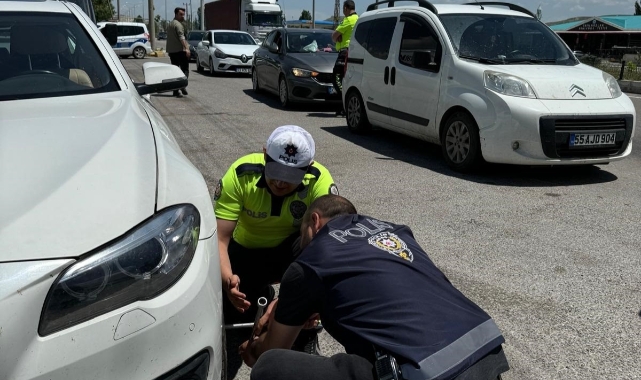 Polis ekibi vatandaşın yardımına koştu