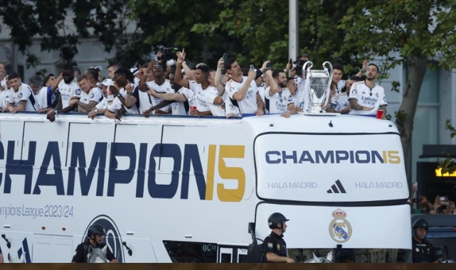 Real Madrid kupayla şehir turu attı