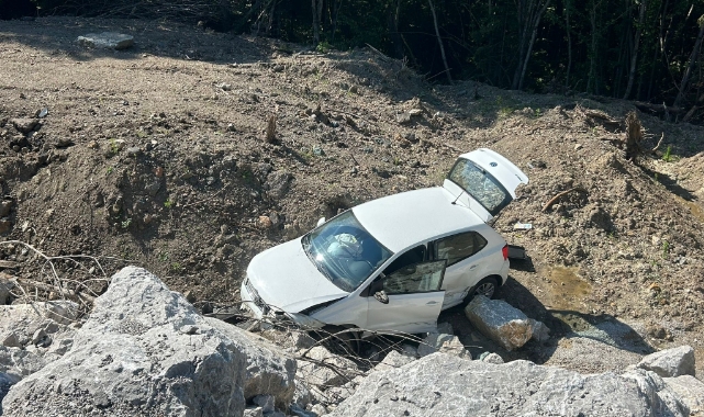 Şarampole uçan otomobilin sürücüsü yaralandı