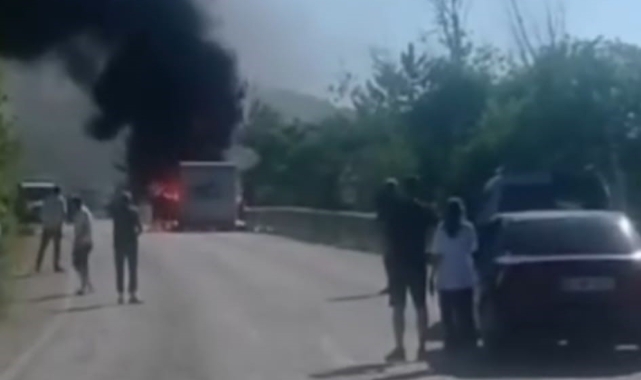 Seyir halindeki karavan alev alev yandı!