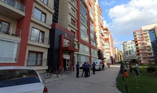 Silahla oynarken kendini çenesinden vurdu