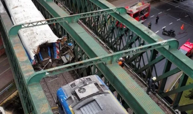 Şili’de feci olay! İki tren kafa kafaya...