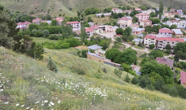 Sivas'ta heyelan sonrası 5 konut tahliye edildi
