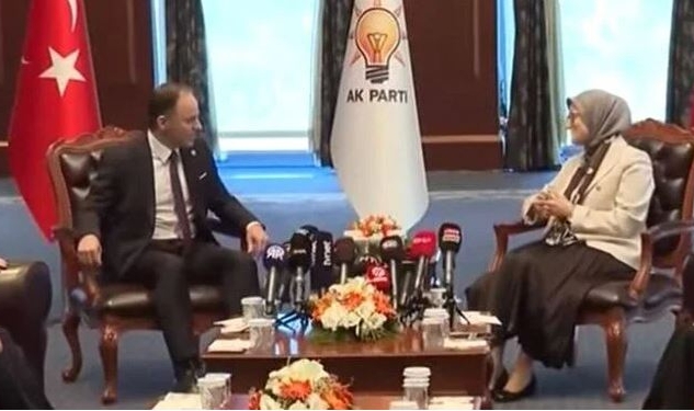 Siyasi partiler arasında bayramlaşma günü