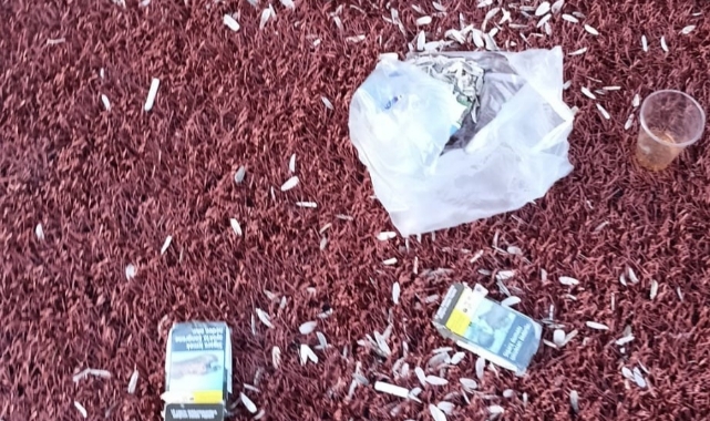 Sorumsuz seyirciler stadı çöplüğe çevirdi