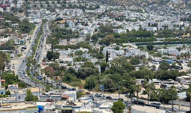 Tatilciler dönüş yoluna geçti, kilometrelerce araç kuyruğu oluştu