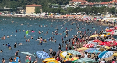 Tatilciler İnkumu beldesine akın etti! Araç girişine kapatıldı
