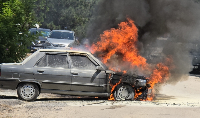 Torununu sınava getirdikten sonra otomobili alev topuna döndü!