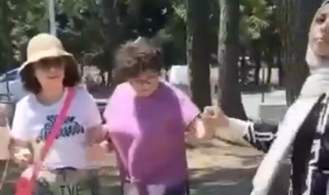 Türk rehberler Koreli turistlere halay öğretti!