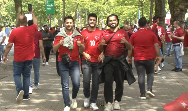 Türk taraftarlardan millilere yoğun destek!