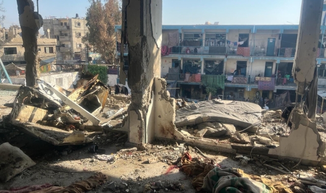 UNRWA: İsrail’in saldırdığı okulda yerinden edilmiş 6 bin kişi vardı