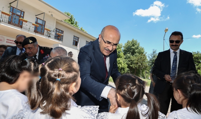 Vali Demirtaş, çocuklarla bir araya geldi!