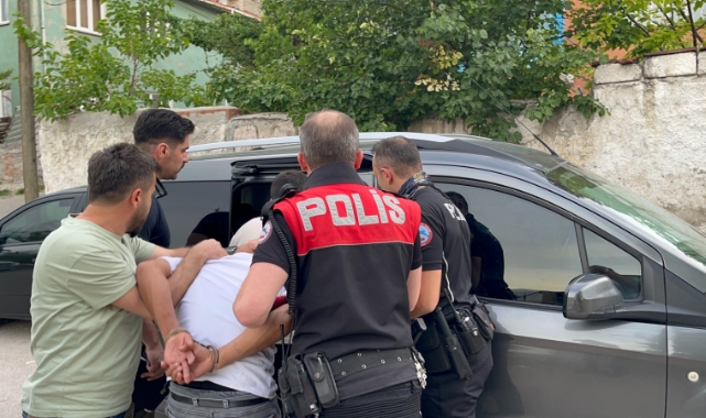 Yabancı uyruklu iki ailenin bıçaklı kavgasında 3 yaralı!