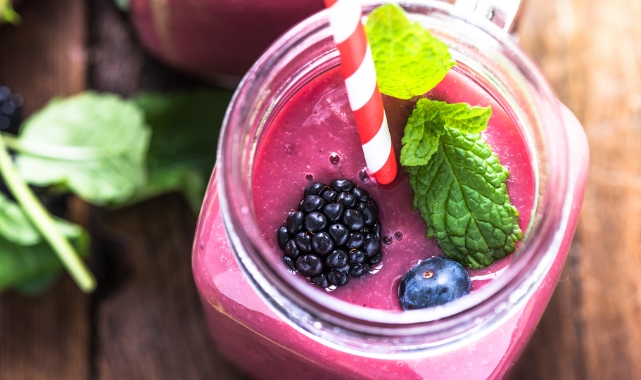 Yaz aylarında vazgeçilmeziniz olacak: İşte karadutlu smoothie tarifi